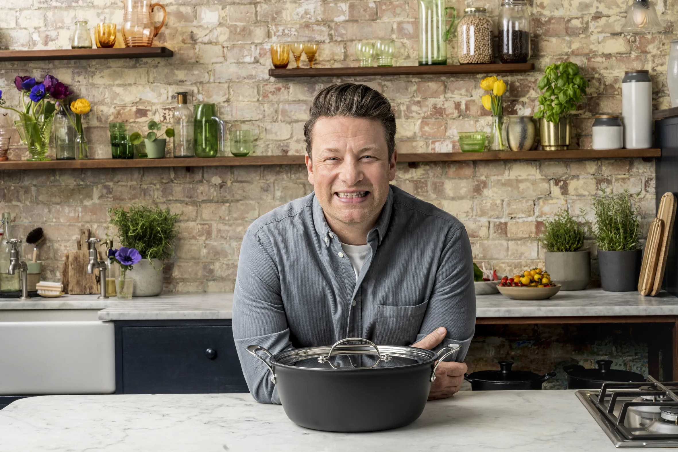 Jamie Oliver by Tefal Cooks Classic Induction Hard Anodised Big Batch Pan 30cm   Lid