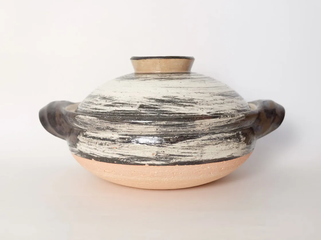 Small Hakeme Design Donabe Clay Cooking Pot by Nagatani-en